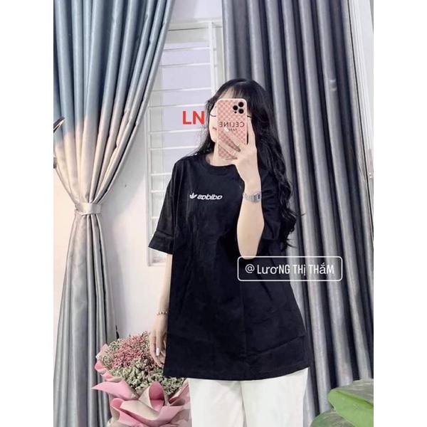 Áo phông chữ ngang trước ngực