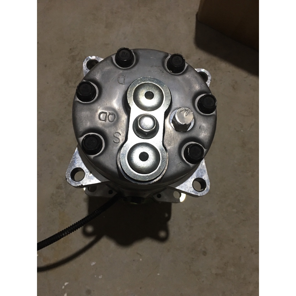 Lốc điều hoà HW101 dùng cho xe Howoo máy điện Buly 110mm/6pk 24V