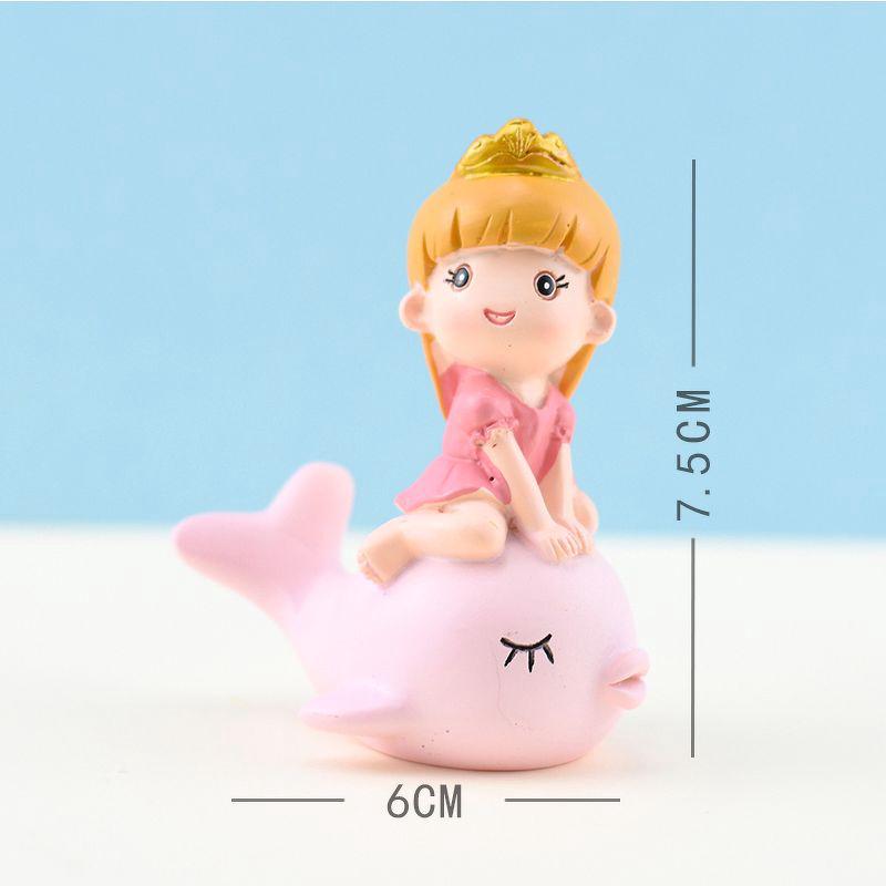 Trang trí bé trai cưỡi cá heo