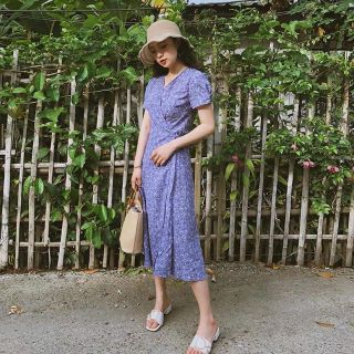 Váy hoa nhí vạt chéo thắt đai eo hàng xuất