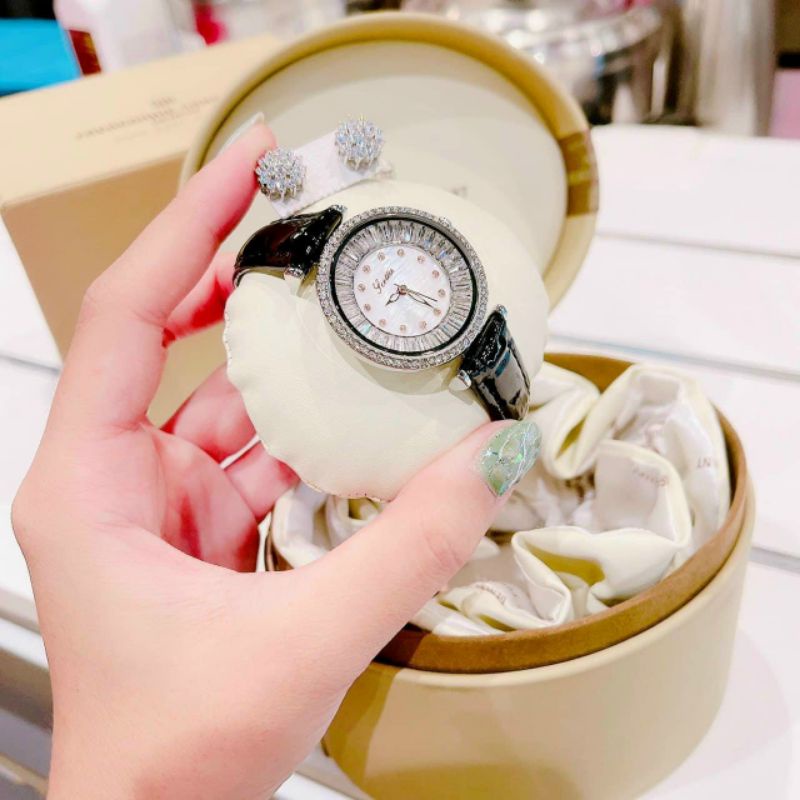 Các mẫu đồng hồ không thể thiếu của chị em ạ