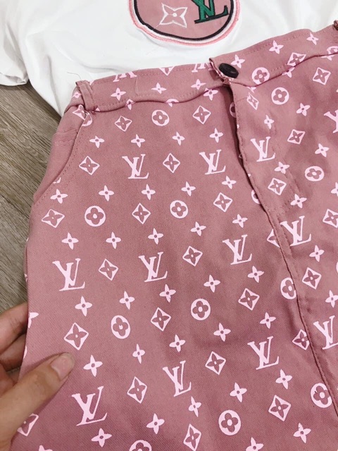 Set áo + chân váy LV