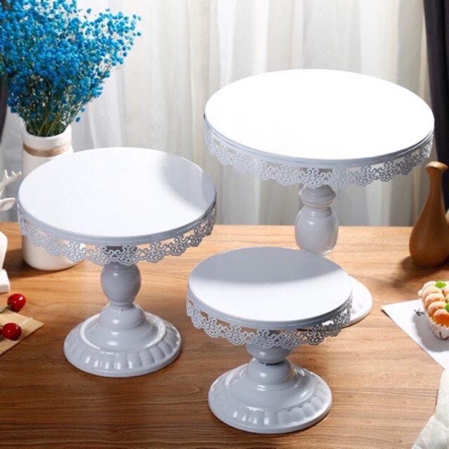 Kệ đựng bánh gato ,kệ trang trí tiệc hoa văn sang trọng màu trắng/vàng đồng