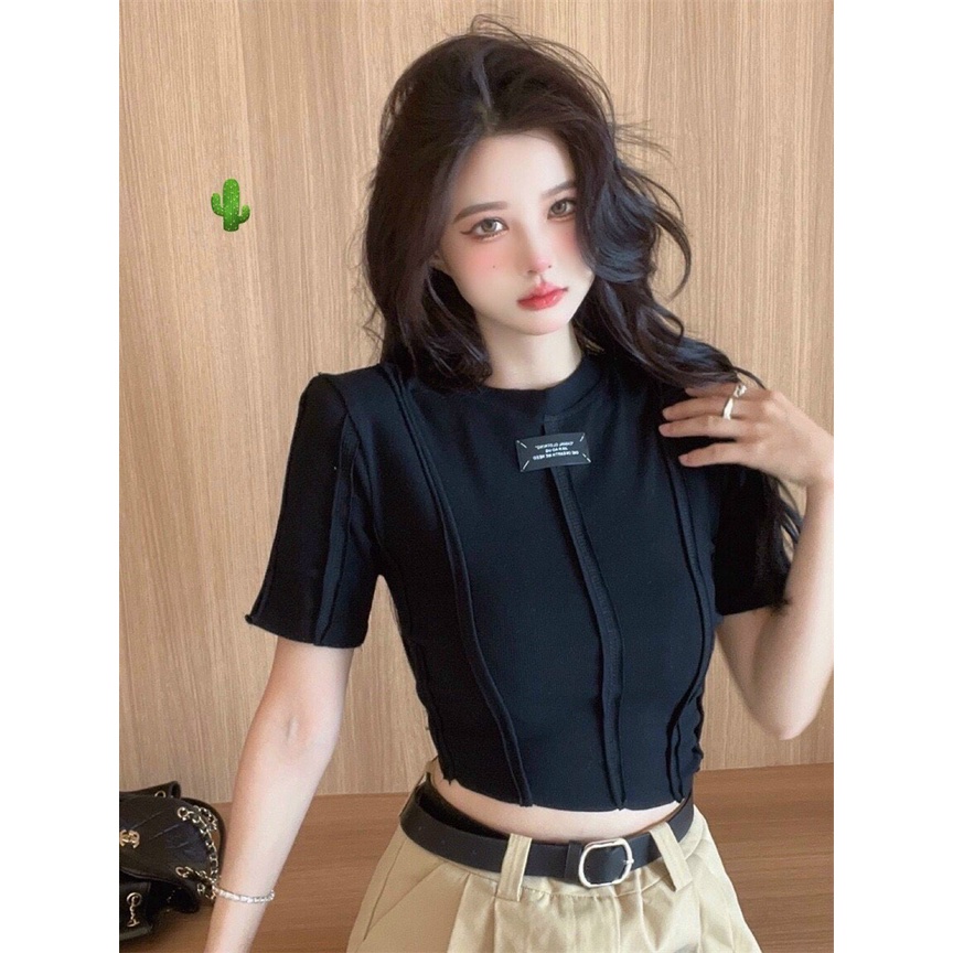 Áo kiểu croptop tay ngắn logo trước viền vải nổi cực hot , chất thun gân mềm mịn