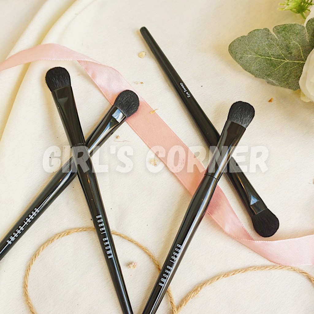 Cọ tán bầu mắt Bobbi Brown Eye Sweep