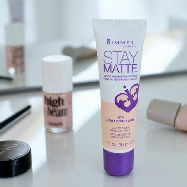 Kem nền Rimmel Stay Matte Liquid Mousse Foundation