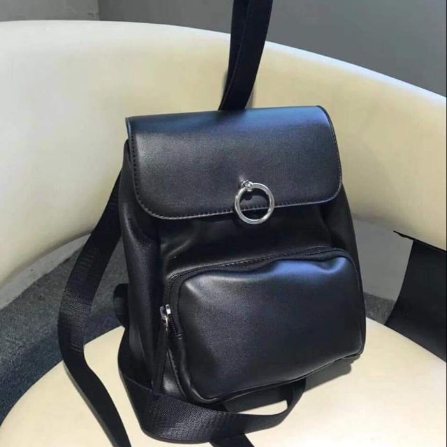 Ba lô nhãn hiệu Mumuso chất liệu giả da màu đen