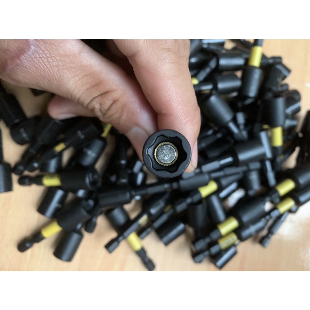 Đầu bắn tôn Dewalt đen tem đen 10ly dài 50mm hàng bãi nhật có nam châm