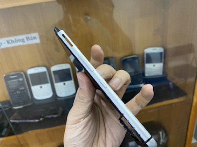 Màn hình điện thoại BlackBerry Key One kèm khung