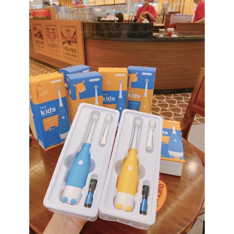 Bàn chải đánh răng tự động cho bé sài pin, tay cầm chắc chắn thích hợp cho bé