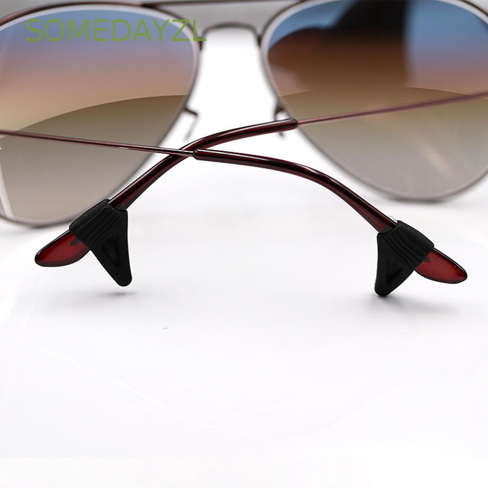 Móc tai gắn càng kính độc đáo tiện dụng