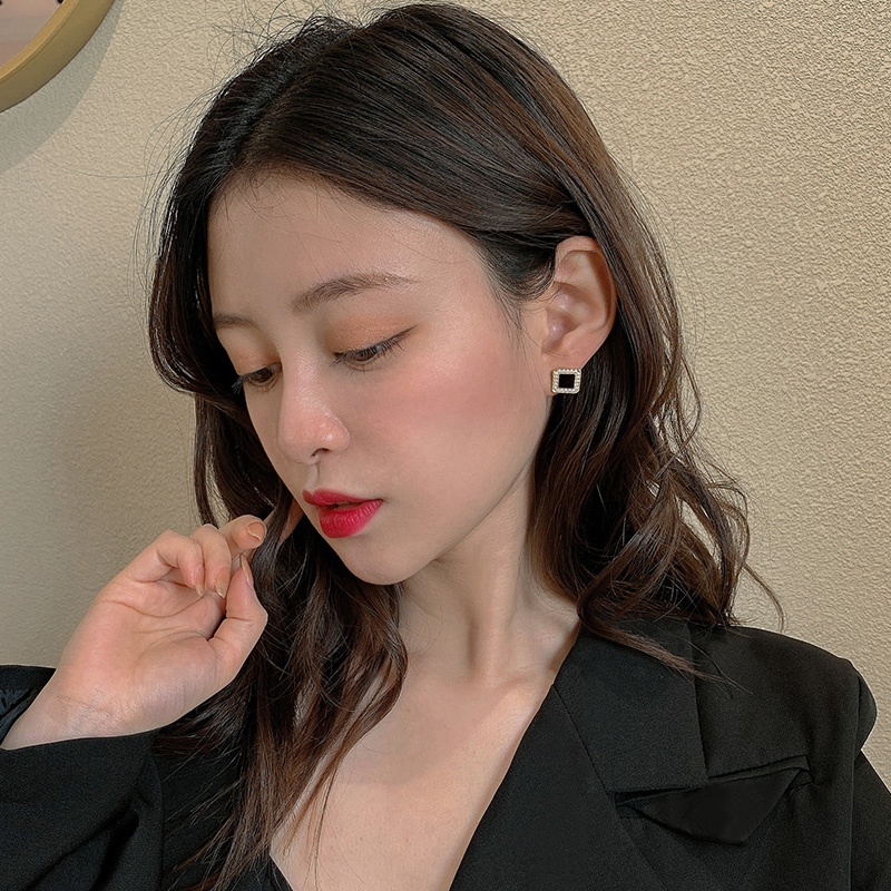 Đôi bông tai hình vuông đính ngọc trai thời trang cho nữ