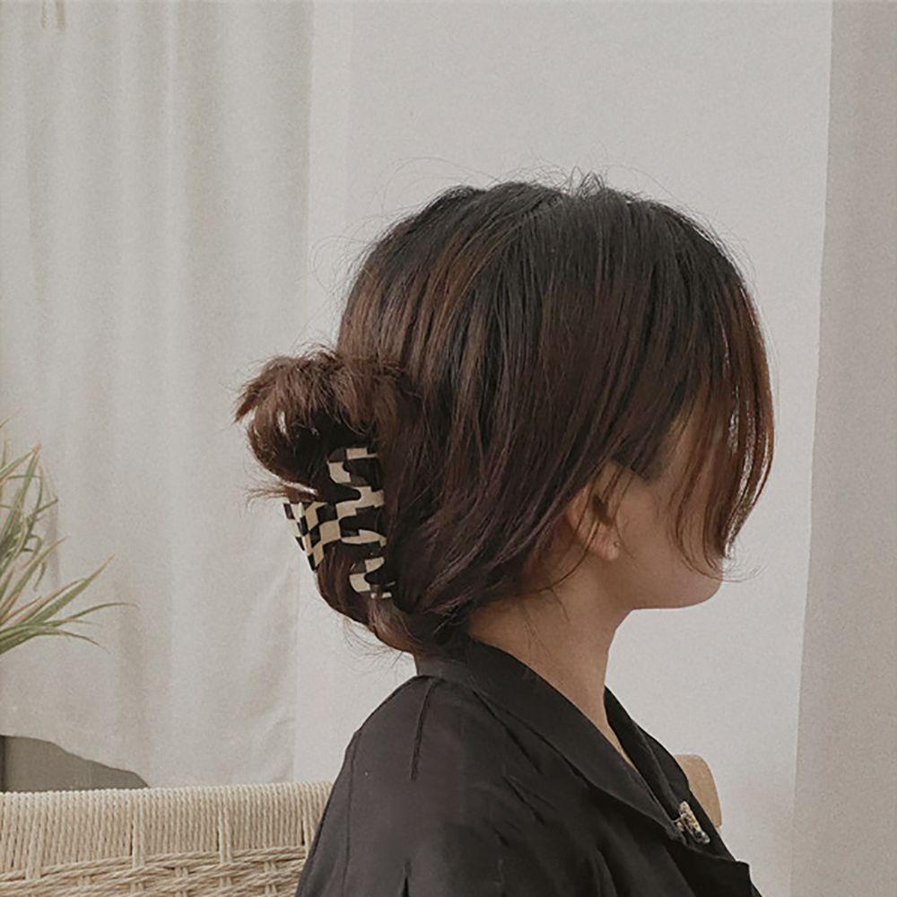 Kẹp Tóc Hình Chữ M Đơn Giản Dành Cho Nữ