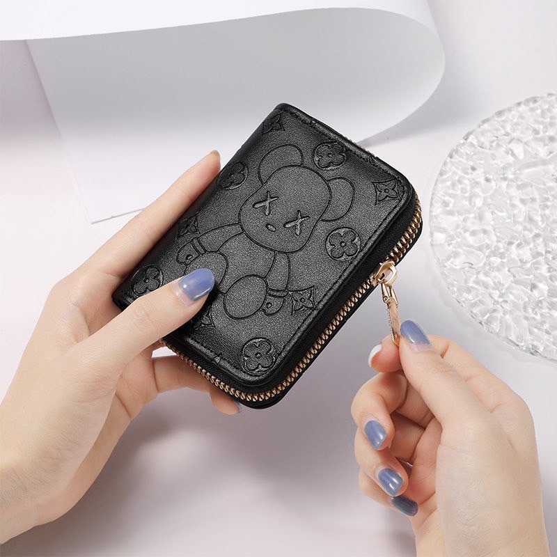 Ví da cầm tay mini hoạ tiết Gấu dập nổi