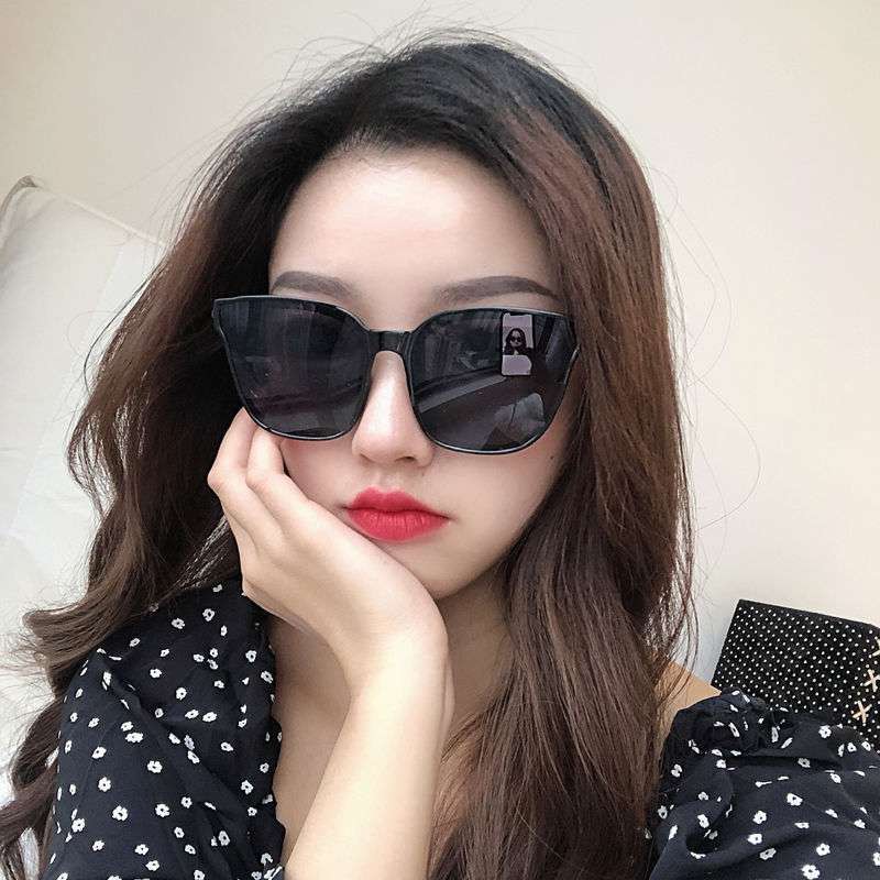 Kính mát kính râm thời trang bảo vệ mắt khỏi tia UV phiên bản hộp đẹp hot 2021 | BigBuy360 - bigbuy360.vn