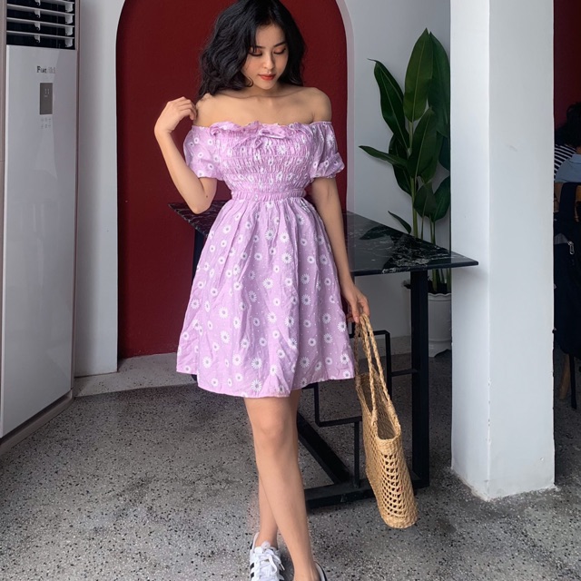 ĐẦM HOA TÍM BẸT VAI