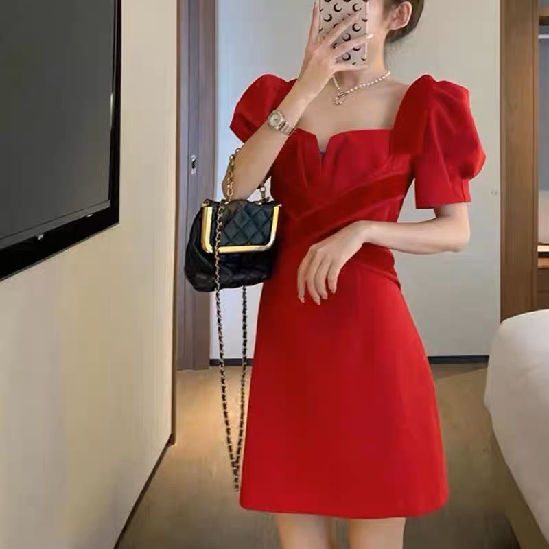ĐẦM ĐỎ XẺ V NGỰC CHÉO DÂY VAI NƠ
