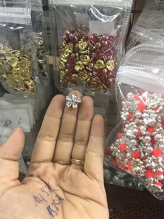 Đá hoa mai đính móng