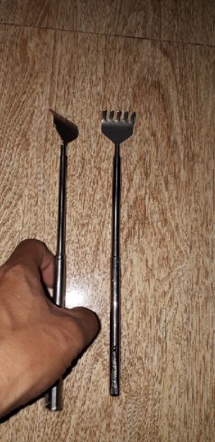 Một dụng cụ gãy lưng bằng inox kéo dài 60cm