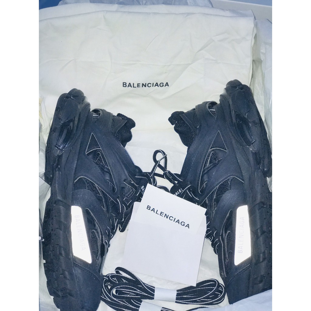 giày thể thao đen ( ảnh chụp tại shop) | BigBuy360 - bigbuy360.vn