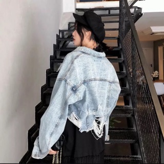 Áo khoác jean rách lưng