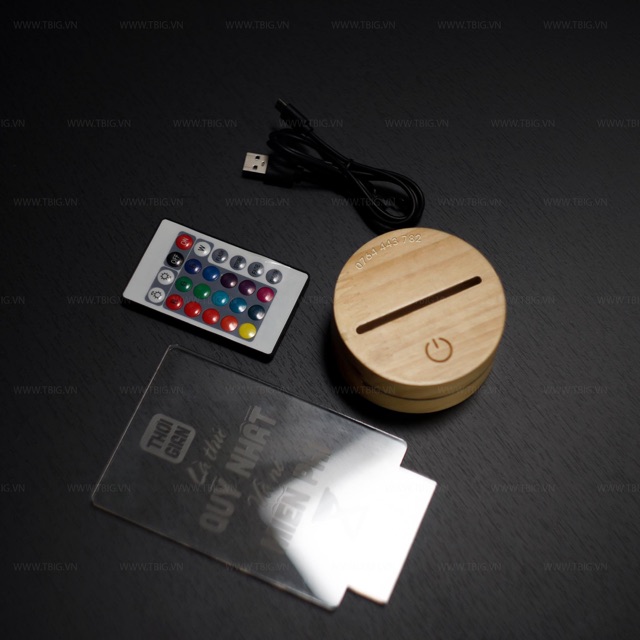 12 Mẫu Đèn Bàn Tạo Động Lực đế Gỗ mặt Mica khắc laser LEVU