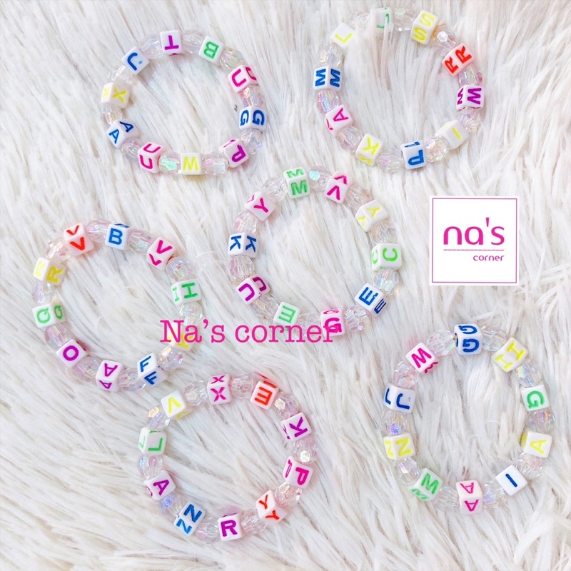 Vòng tay chữ hạt nhựa đủ màu dây cước thun