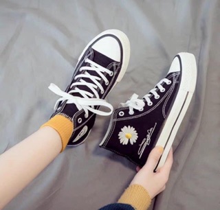 Giày cao cổ hoa cúc