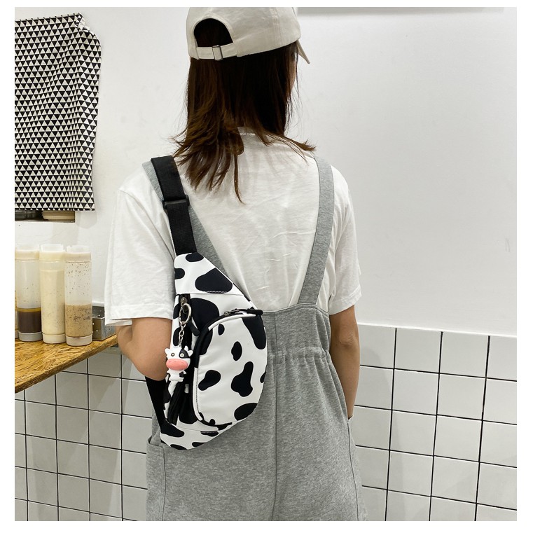Túi đeo chéo ngực đựng điện thoại  BSHT họa tiết bò sữa thời trang cho nữ MN63 không kèm phụ kiện