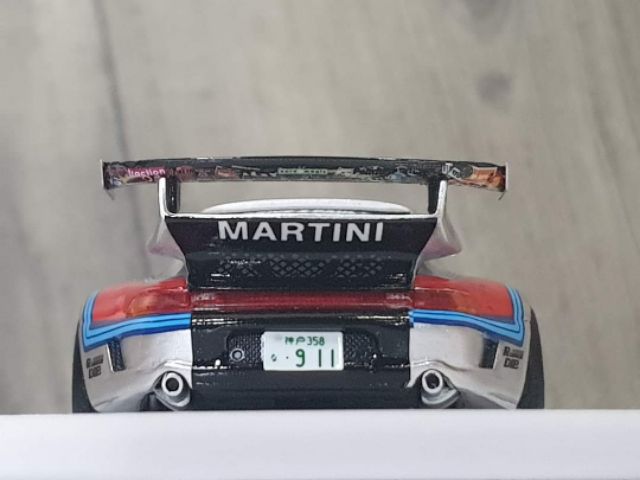 Xe Mô Hình Porsche 911 (993) Rauh-Welt Begriff Rough Rhythm-Martini&lt;br&gt;&lt;br&gt;-Tỉ lệ : 1:64 &lt;br&gt;- Hãng sản xuất : Fuelme ( Bạc )