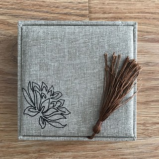 Hộp vải, hộp quà handmade, hộp đựng quà đep hình vuông size 10x8x5 cm