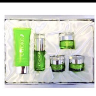 Bộ mỹ phẩm dưỡng da Kayoko xanh