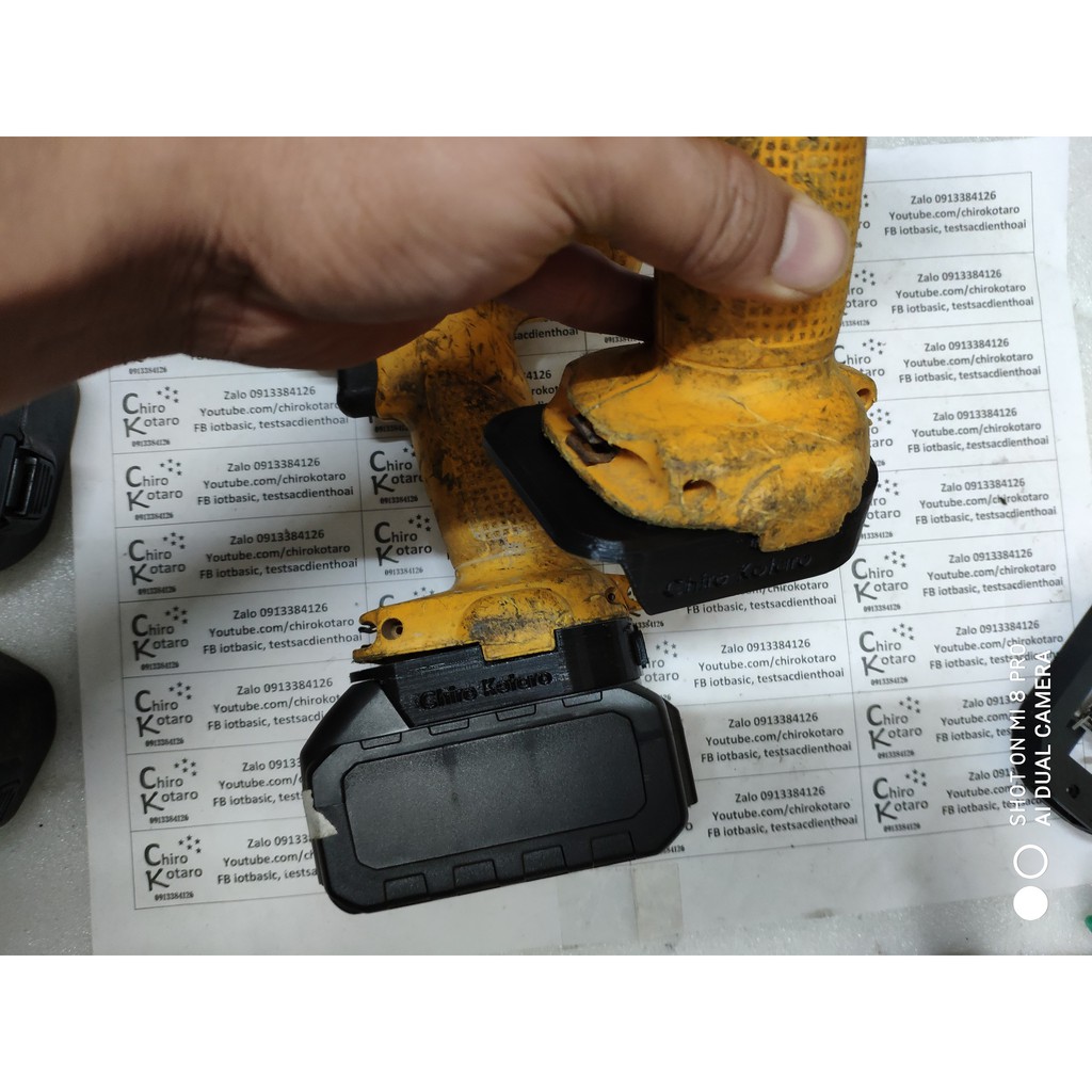Đế chuyển pin máy Dewalt 9.6V và 12V NiCD dạng đầu đút sang dùng hộp pin cài Makita
