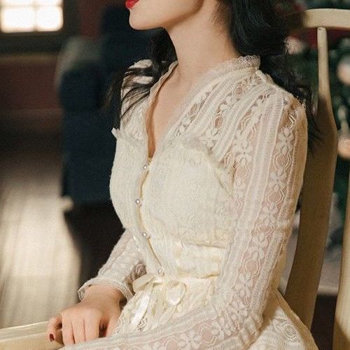 Set áo tay dài phối ren và chân váy phong cách Pháp thời trang thanh lịch cho nữ | BigBuy360 - bigbuy360.vn