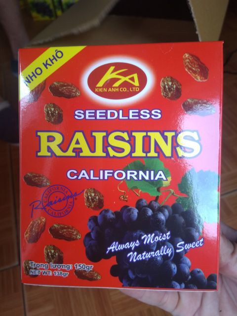 Nho khô đen hộp vàng