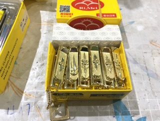 Bấm móng tay người lớn và trẻ em