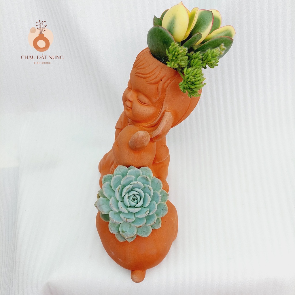 Chậu đất nung, Chậu sen đá - Cô gái Serena và bạn thỏ, miệng chậu 8cm, chiều cao 23cm