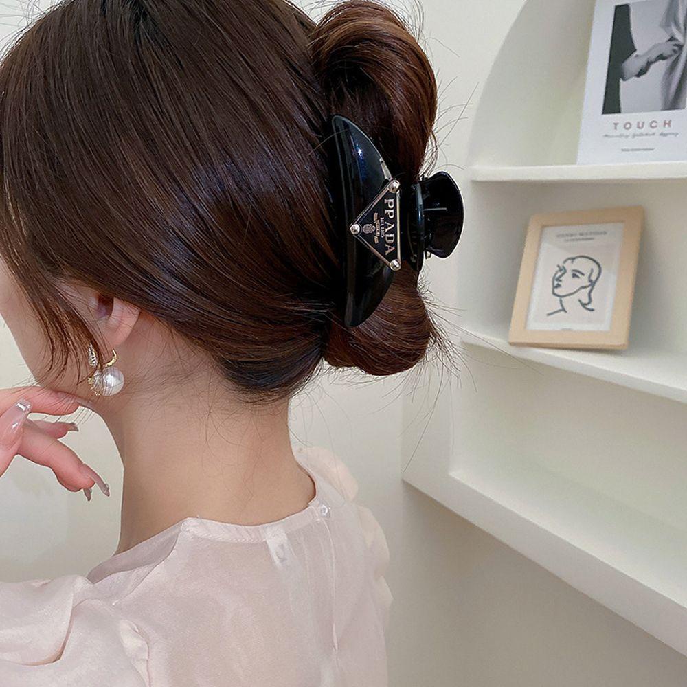 Kẹp Tóc Hình Tam Giác Bằng Acrylic In Chữ Phong Cách Cổ Điển Thời Trang Cho Nữ Giá Đỡ