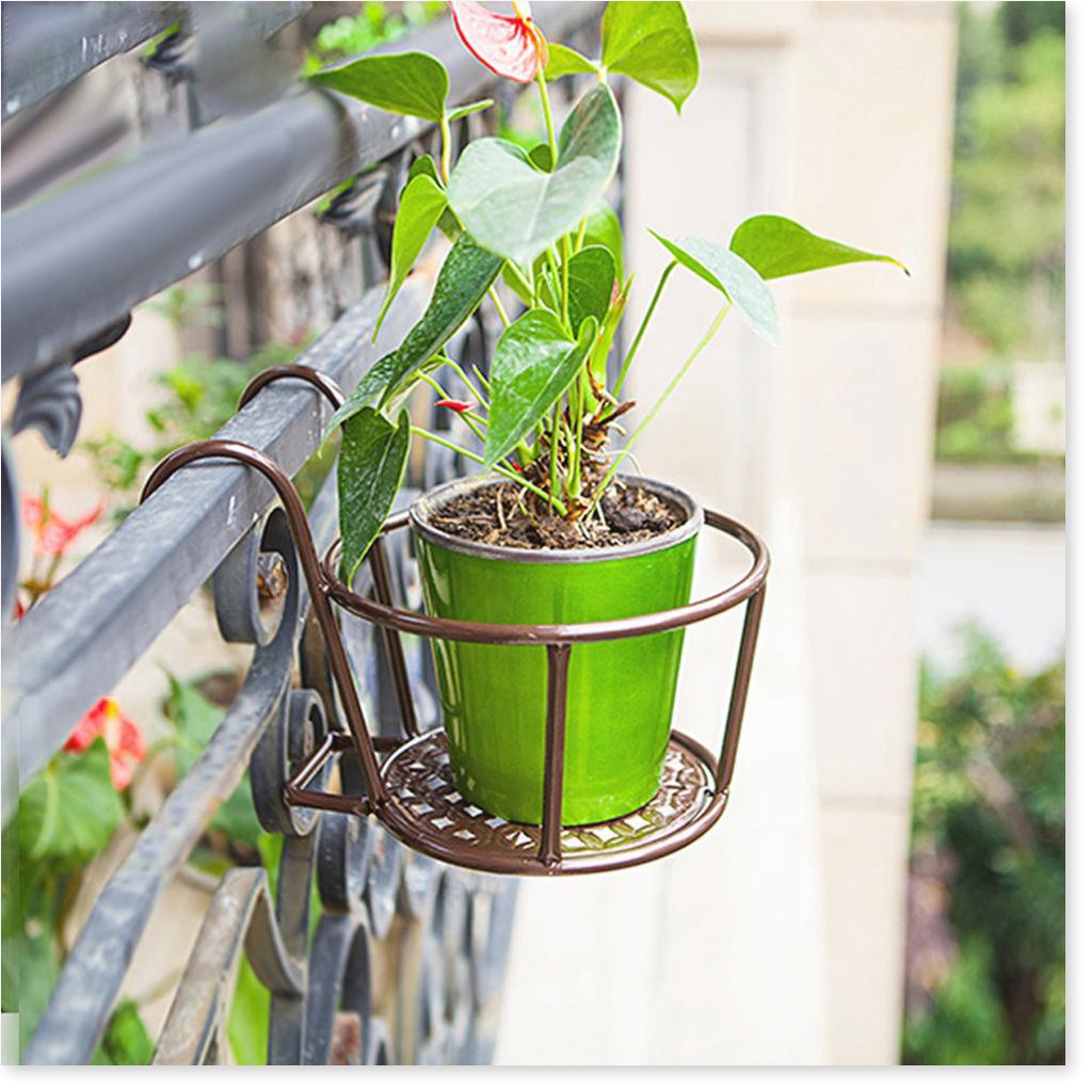 Giỏ sắt treo chậu hoa ngoài ban công - màu nâu