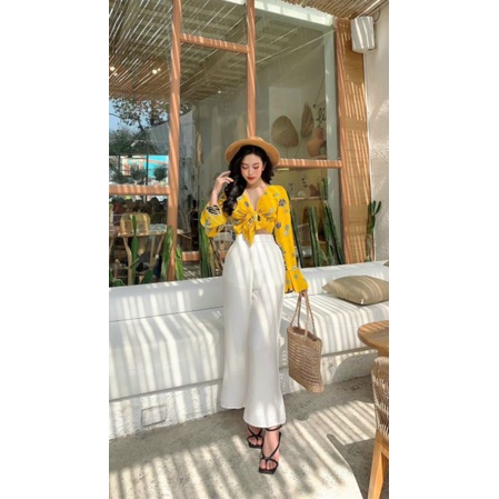 Set Áo Crop Vàng Họa Tiết Cột Nơ Ngực Tay Dài Loe Mix Quần Suông Trắng Xinh Lắm Ạ