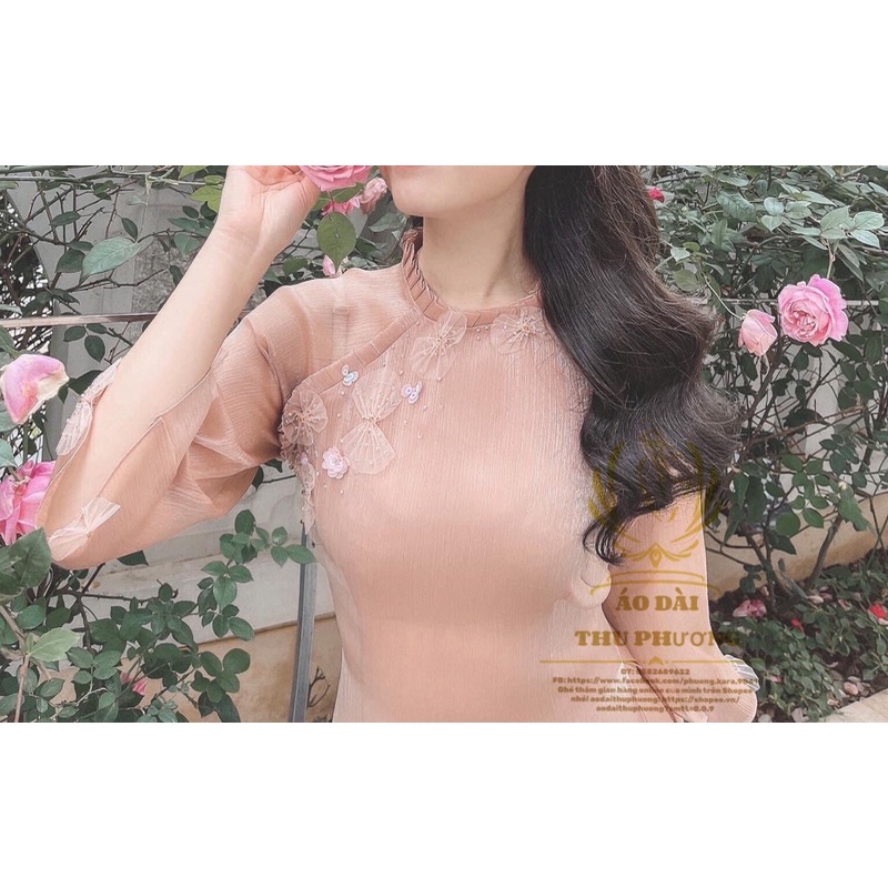 áo dài hồng nhẹ nhàng, đính kết tỉ mỉ