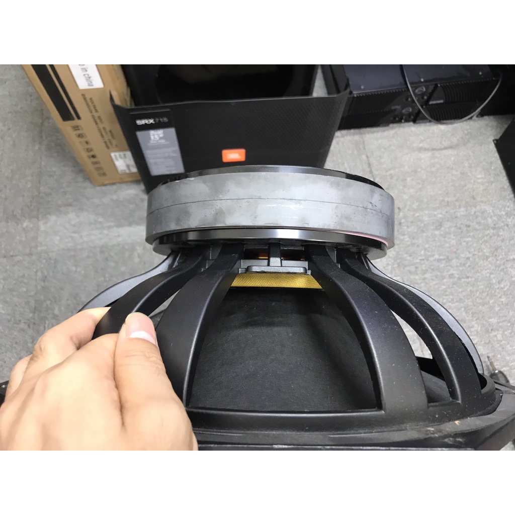 Loa sub hơi JBL 718 là sub sân khấu có bass 4 tấc , công suất 2000w ,Sub hơi JBL 718 nhập khẩu  TQ