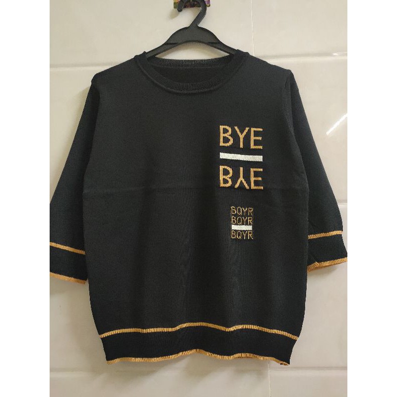 Áo len chữ BYE Quảng Châu.