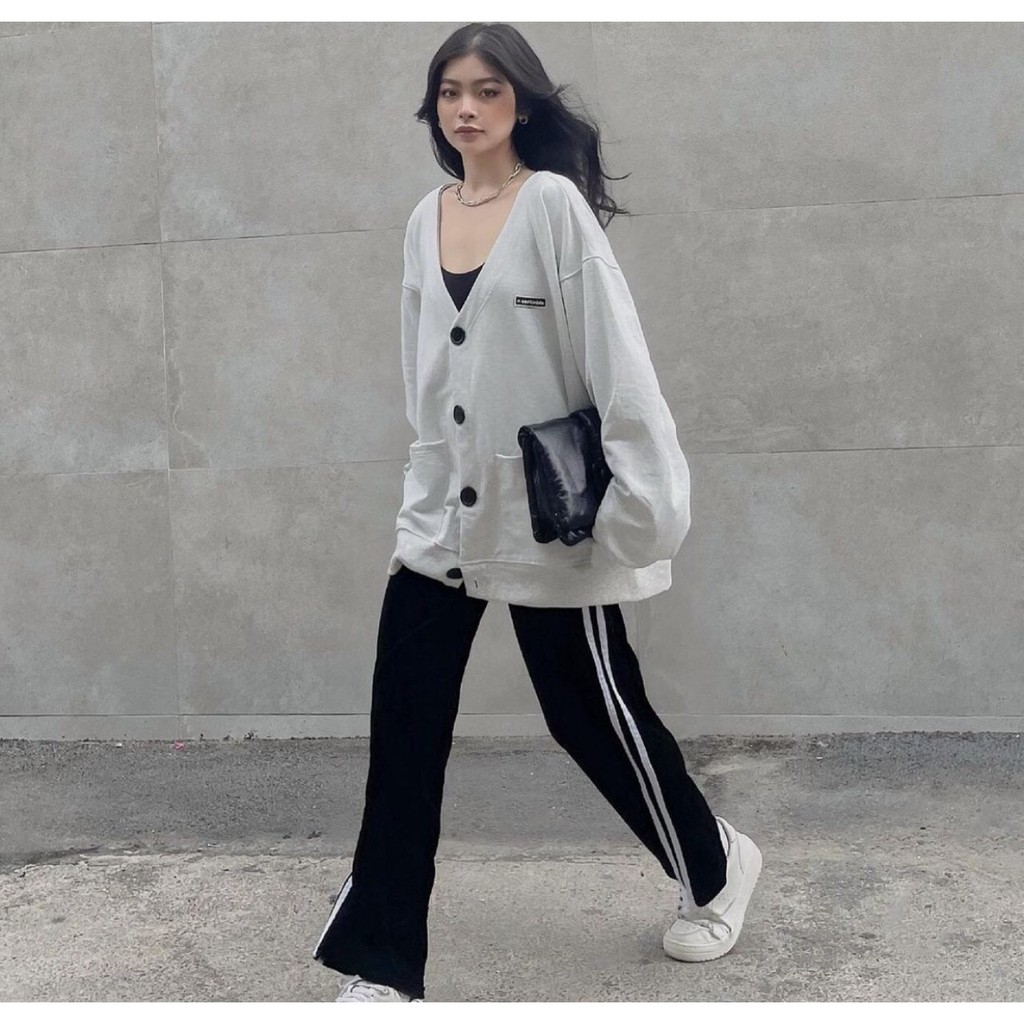 Áo Cadigan nỉ logo ngực- Áo khoác nỉ dáng rộng cổ V 4 khuy ullzang | BigBuy360 - bigbuy360.vn
