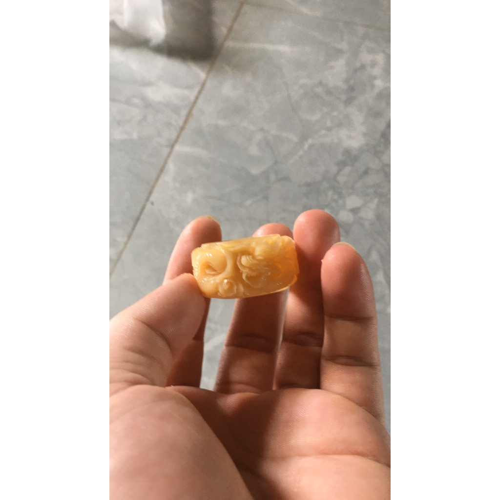 Nhẫn mỹ nghệ trạm khắc tinh xảo bằng tay màu huyết