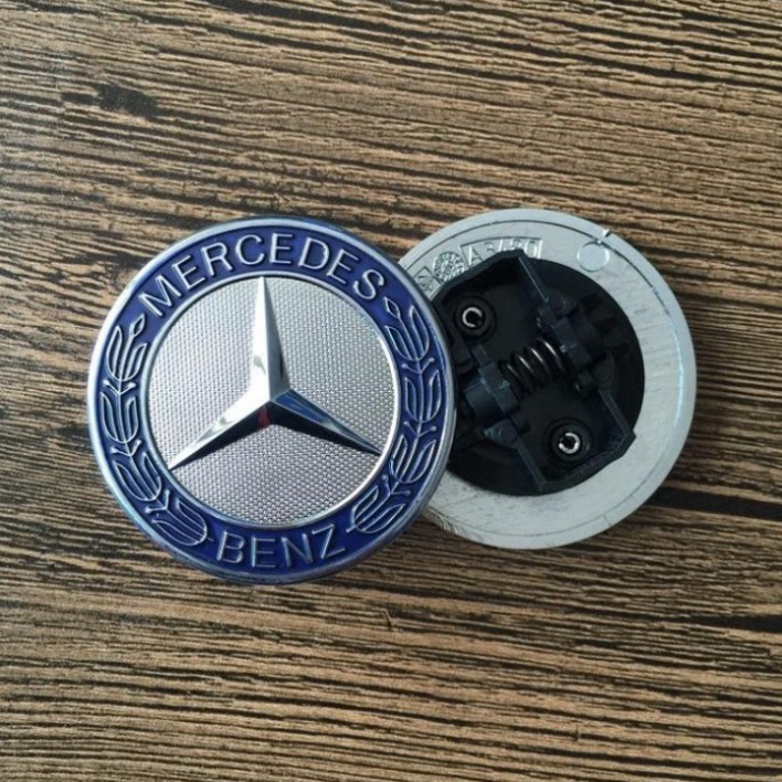 Sản Phẩm Logo nắp capo đầu xe ô tô Mercedes W204 .