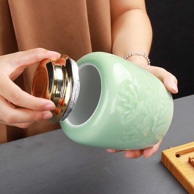 Hũ, Bình đựng trà bằng sứ men ngọc cao cấp với họa tiết hoa sen khắc chìm