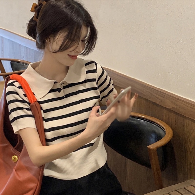 Áo Croptop Dệt Kim Tay Ngắn Cổ Bẻ Họa Tiết Kẻ Sọc Thời Trang Cho Nữ