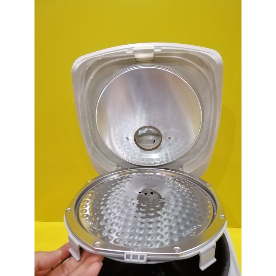 Nồi cơm nội địa Nhật cao tần (IH) Zojirushi NP-CB18K (1.8L) (0350704)