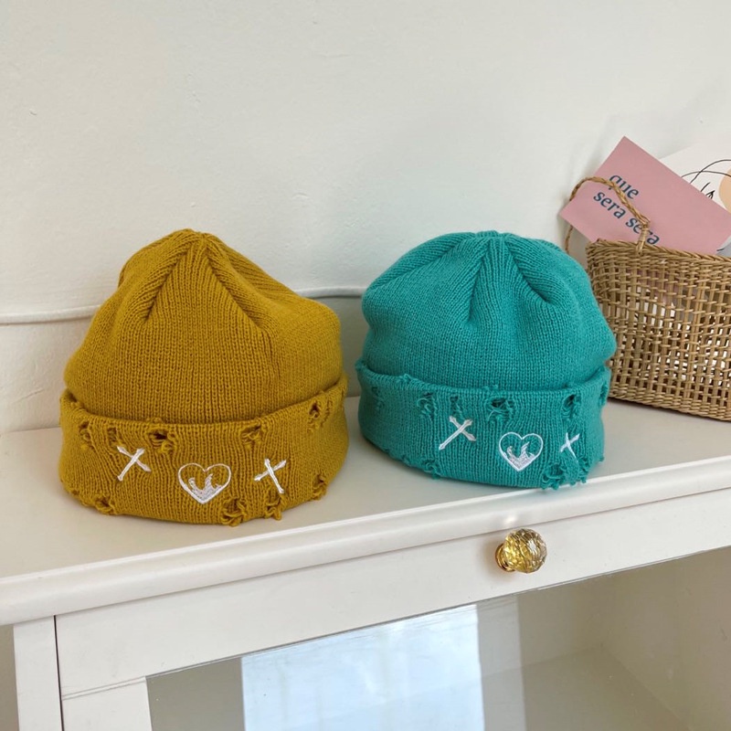 Nón Len Rách Thánh Giá - Mũ Len Beanie Rách Thêu Trái Tim Và Thánh Giá